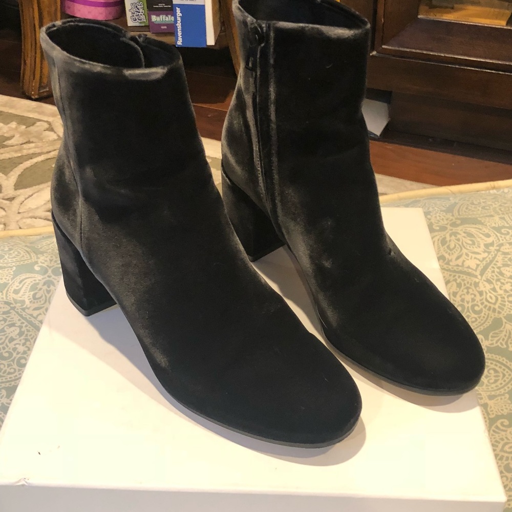 Graphite Vince velvet ankle boot